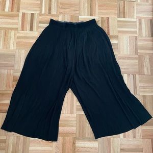 Zara Black Pleated 3/4 length flowy pants